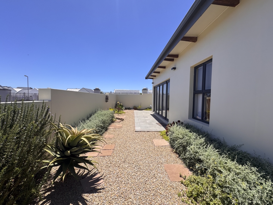6 Bedroom Property for Sale in Sunset Estate Western Cape